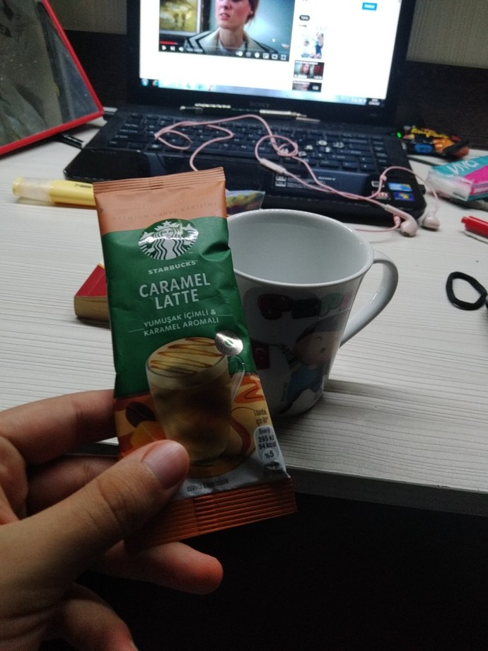 Zeki bir fakir olaraktan ilk defa Starbucks kahvesi deniyorum, sizce tadı nasıldır?