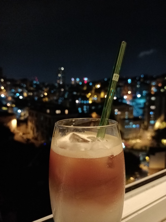 İyi akşamlar, bu daraltıcı havada size bir bardak ne gelse geri çevirmezsiniz?