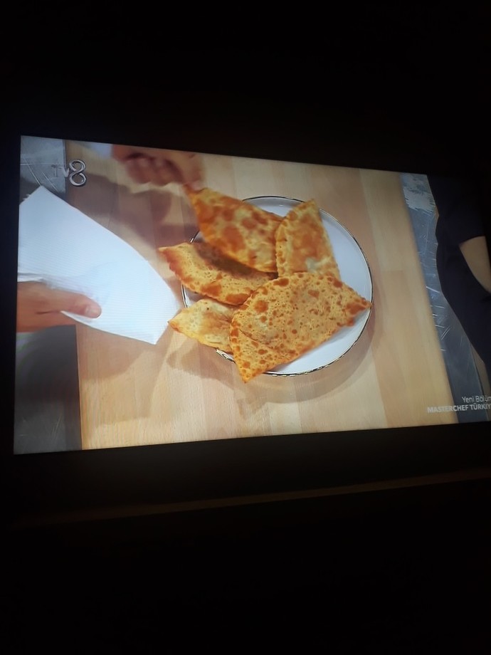 MasterChefte ilk kaptanlık yarışı heyecanı! İlk yemekte çibörek, çibörek sever misiniz?