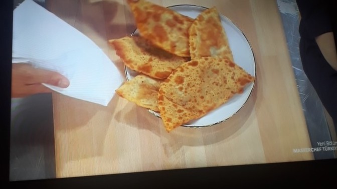 MasterChef'te ilk kaptanlık yarışı heyecanı! İlk yemekte çibörek, çibörek sever misiniz?