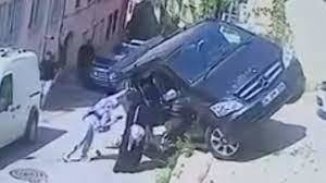 Ya Allah deyip takla atmak üzere olan minibüsü havada tuttular! Siz olsaydınız ne yapardınız?