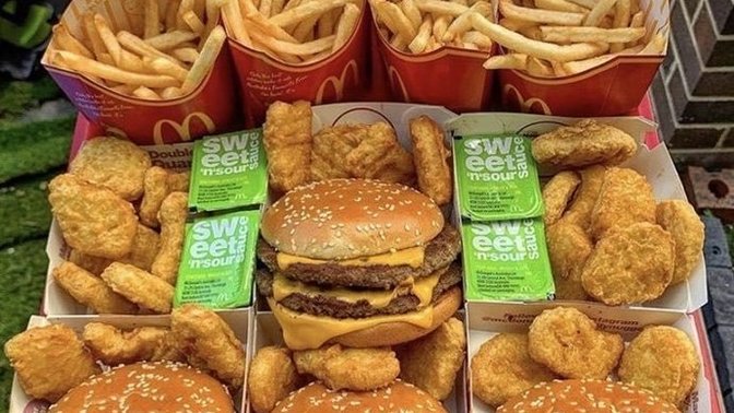 Kahvaltıda hamburger yenir mi?