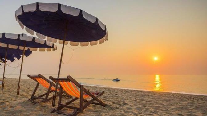 Plajda havlu üzerine mi serilirsiniz illa şezlong mu olsun istersiniz?