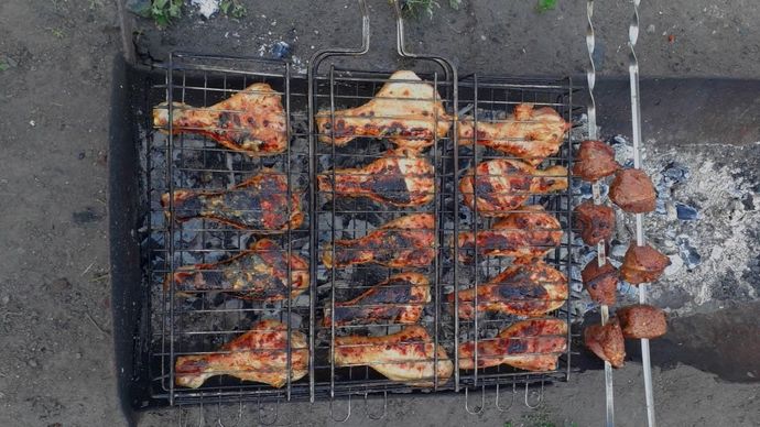 İlk buluşmada seni arkadaşlarıyla mangala götüren bir sevgili bulunmaz nimet mi?