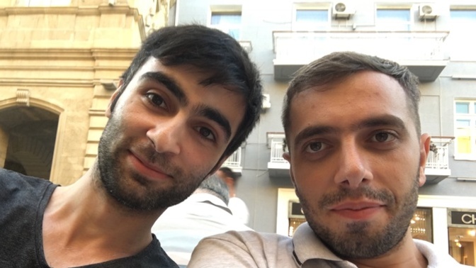 Kızlar siz olsanız hangimizle çıkardınız?