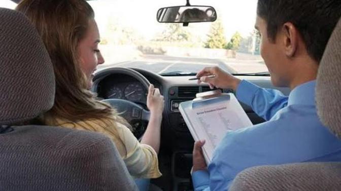 Ehliyet için rapor alacaktım aile hekimi diyor ki gözlük al öyle raporu vereceğim. Bu sistem saçma değil mi?