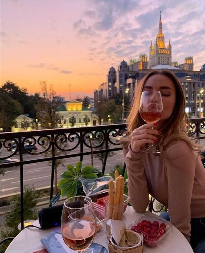 Eşler birbirinden ayrı vakit geçiremez mi?