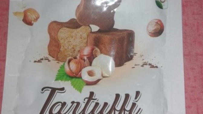 Bir bu çikolatayı yerken bir de başka bir şey yaparken bu kadar haz duyuyorum, trüf çikolata sever misiniz?
