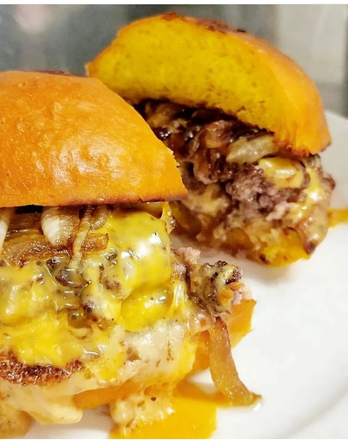 Burger sever misiniz?