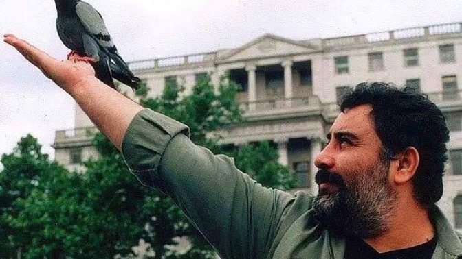 Ölmüş bir sanatçının konserine gitme şansın olsaydı bu hangisi olurdu?