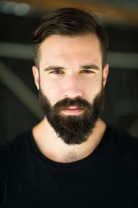 Sakalsız erkekler mi daha çekici sakallı erkekler mi?