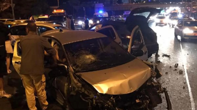 Yine bir trafik magandası, yine bir zincirli kaza! Böylelerin cezası ne olmalı?