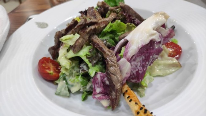 Sadece salata yiyerek doyabilir misiniz?