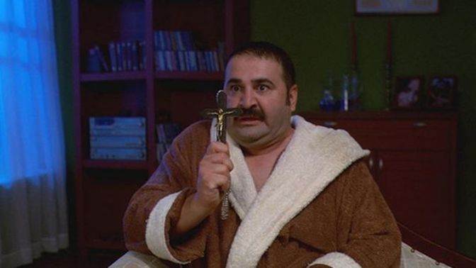 Çok saçma ama çok eğlenceli dediğiniz bir yapım var mı?