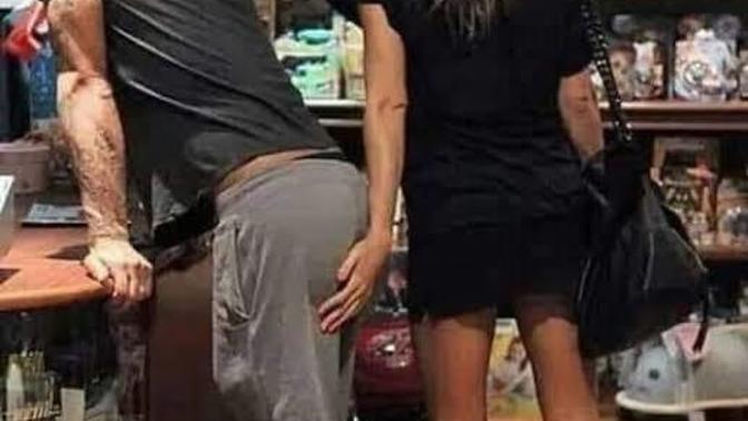 Yemeğin salçalısı, erkeğin kalçalısı demek doğru olur mu?