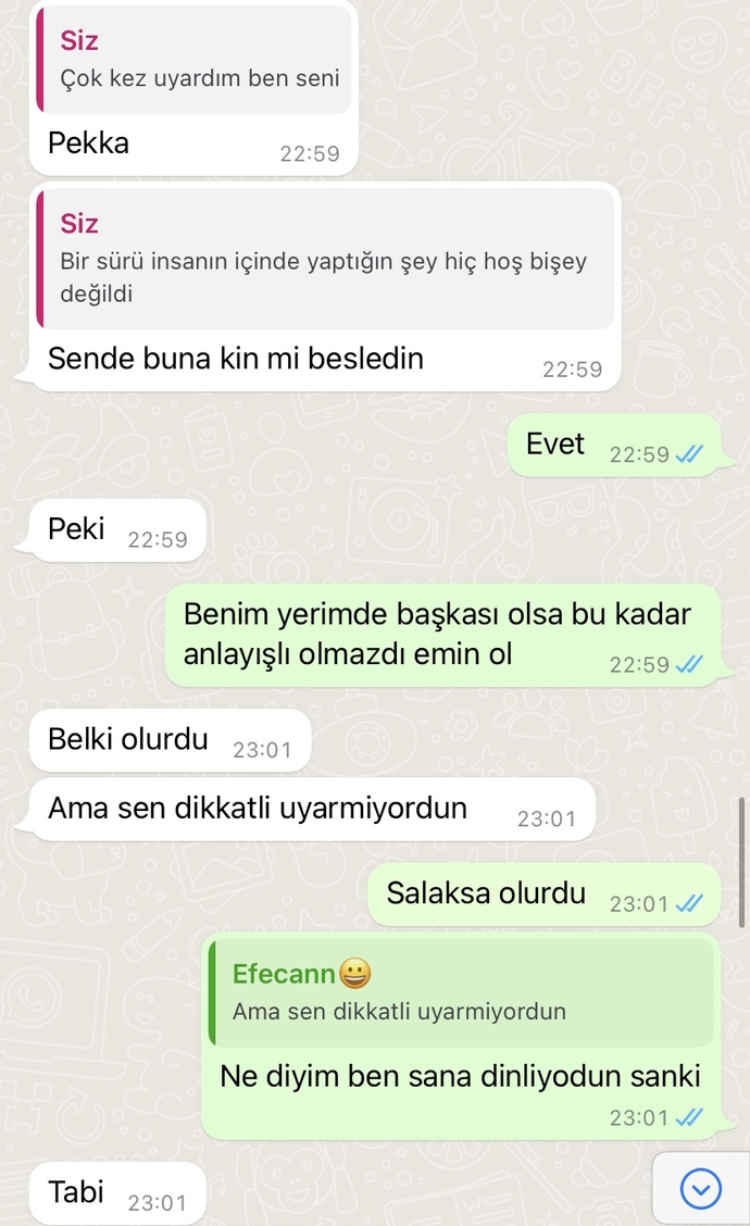 Bi erkeğin herkesin içinde kızlara şaka adı altında vurup küfür etmesi doğru bişey mi?