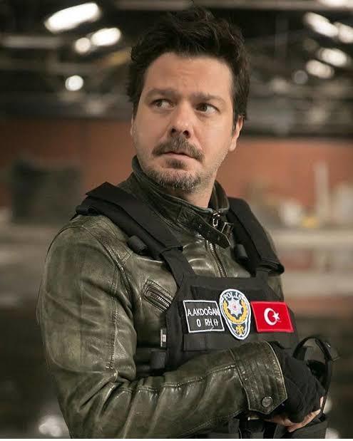 Arka Sokaklar Polisleriyle Hangisiyle Kanka Olurdunuz?