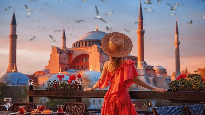 İstanbul'a gideceğim gezmek için. Tek başına gezilir mi yoksa arkadaşımı mı bekleyeyim?
