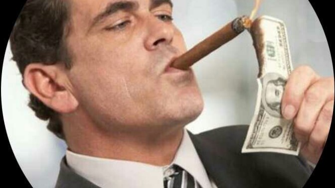 Yeri geldiğinde güya espri adı altında parasından, mevkisinden bahseden adamlar çok itici değil mi?