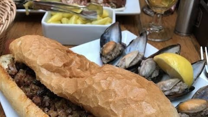 Kokoreç ekmek sever misiniz?