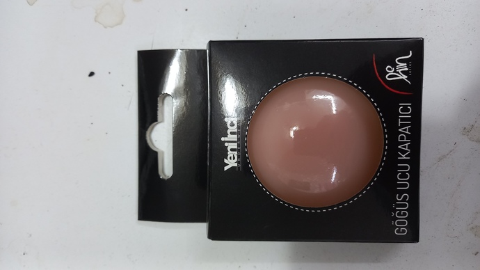 Göğüs uçlarım fazla belli oluyor, bunu gizlemek için ne yapabilirim?