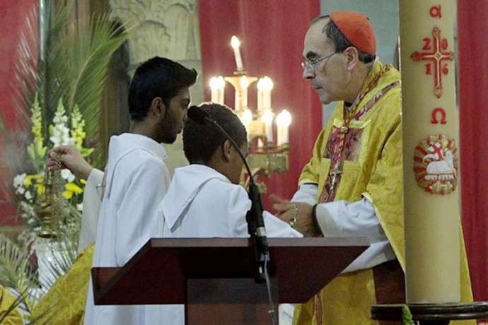 Mahallemin kilise papazı, Hıristiyanlığı da öğrensin, mukayese yapabilsin diye çocuğumu İncil kursuna davet etti, yollasam mı?