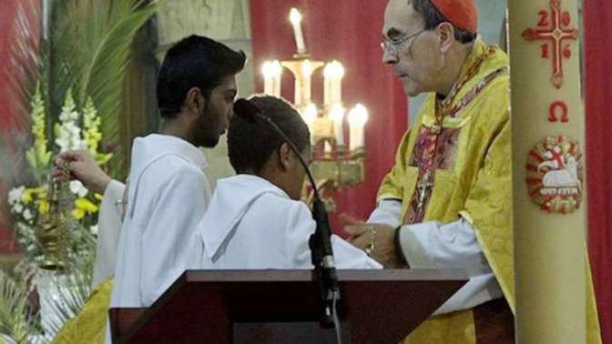Mahallemin kilise papazı, Hıristiyanlığı da öğrensin, mukayese yapabilsin diye çocuğumu İncil kursuna davet etti, yollasam mı?