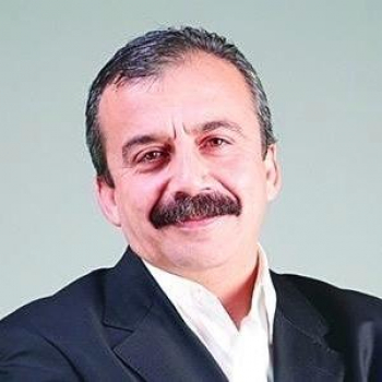Hangi siyasi isimle karşılıklı goygoy yapmak isterdin?