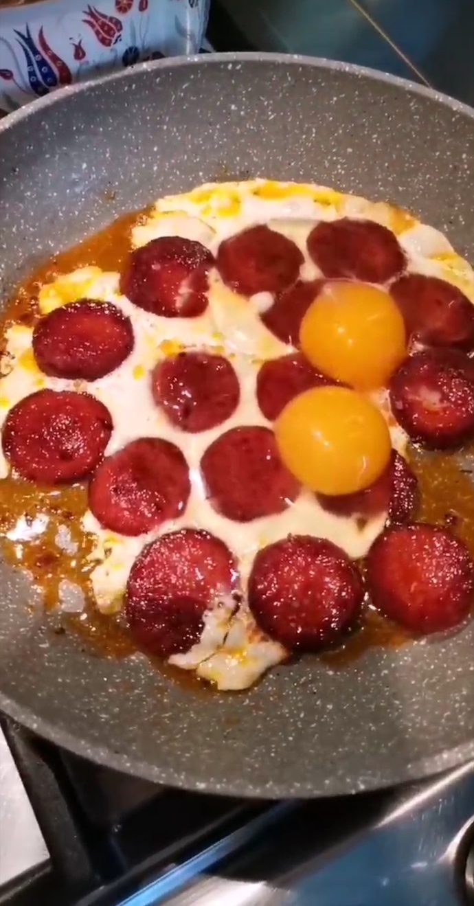 Ben kaşarlı tostcuyum ama ev halkı bundan yana 😂
