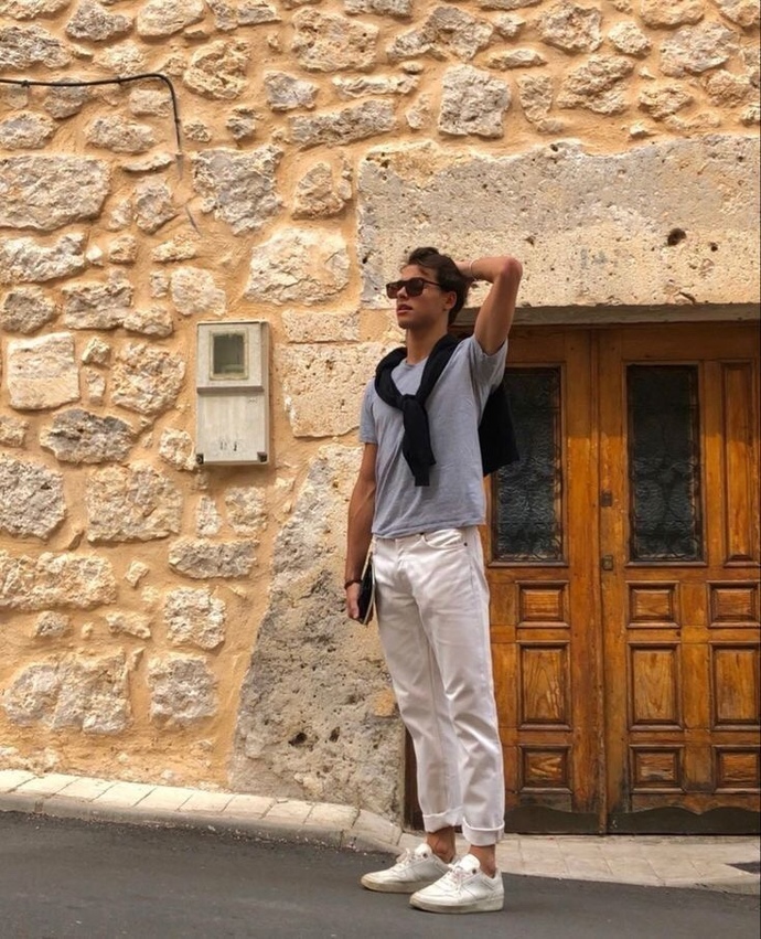 Üzerinizdeki kıyafetlerin ne renk olduğunu tahmin edeyim mi?