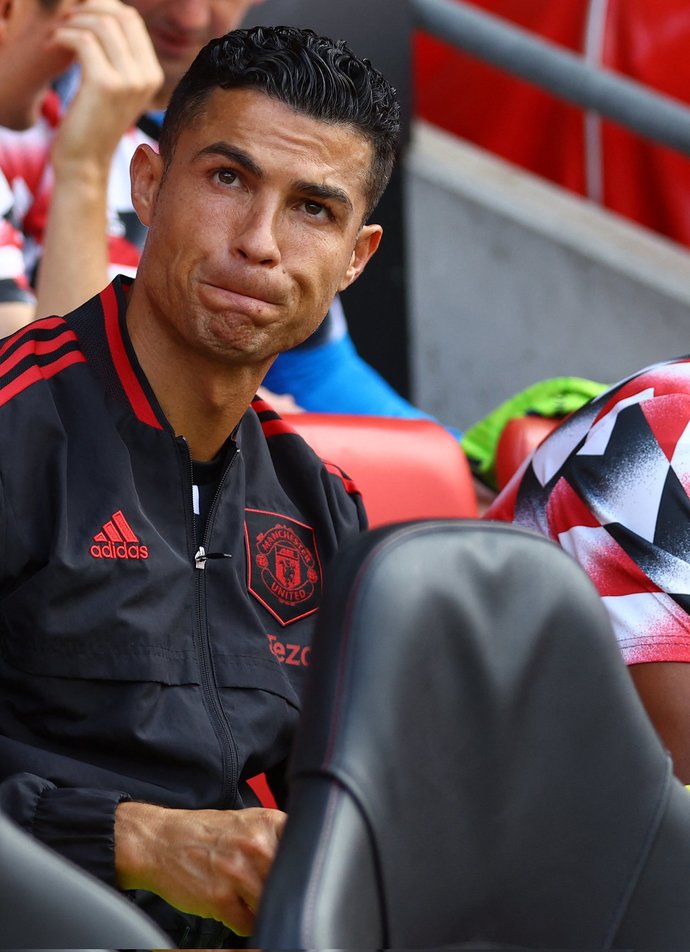 Cristiano Ronaldoyu yedek beklemeyi hak ediyor mu sizce?