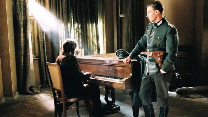 Kesinlikle izlenmeli dediğiniz tarihi bir film/dizi var mı?