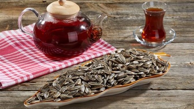 KS'den kiminle güzel bir sohbet eşliğinde, çekirdek çitlemek istersiniz?