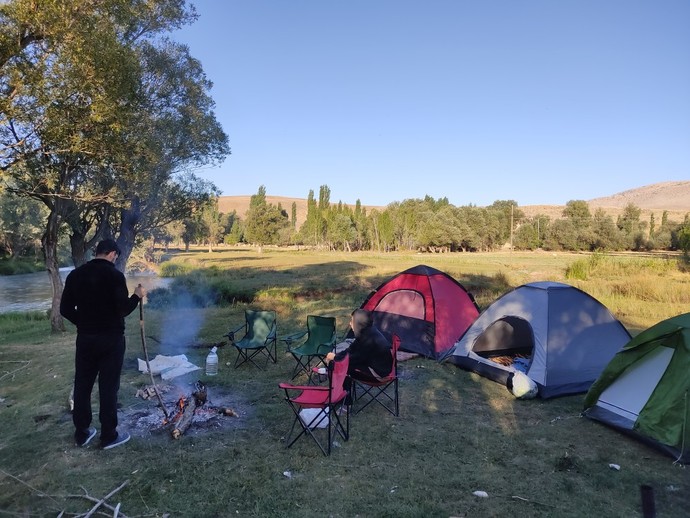 Kamp severmisin?
