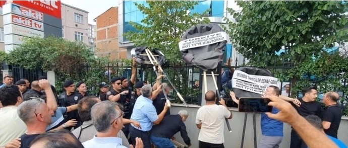 Taksiciler ile Akit arasında kavga çıktı! Taksicilerden memnun musunuz?