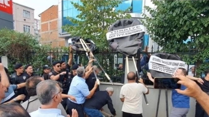 Taksiciler ile Akit arasında kavga çıktı! Taksicilerden memnun musunuz?