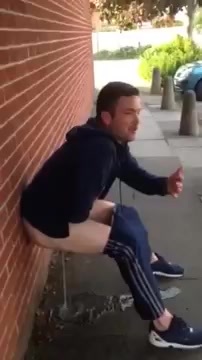 Çok sıkıştığım anda hayatımda mucize gibi bir tenha alan bulup hallederim işimi.