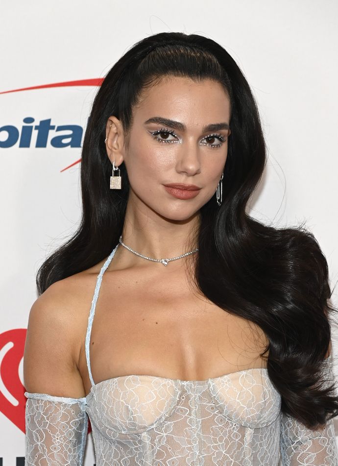 Dua Lipayı çekici buluyor musunuz?