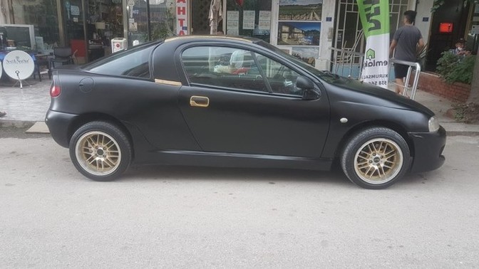 Arabayı yeni aldım ama altın sarı renklerini değiştirmeli miyim sizce?