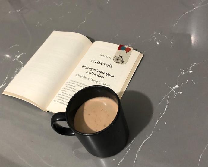 kitap ayracı da göndermiş 🥳