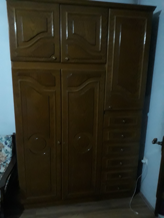 30 yaşındaki birinin bu dolabı ve çekmeceyi kullanması normal mi?