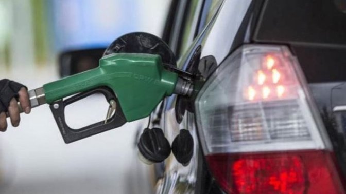 Salı gününden geçerli olmak üzere benzine 1 lira indirim geliyor, yeterli mi?
