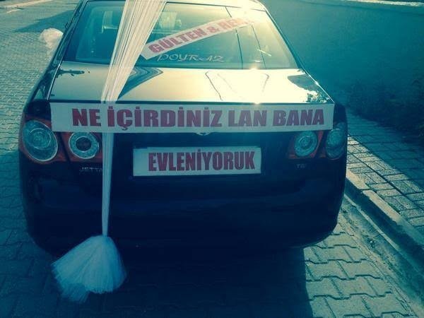 Evlenecek olsanız, düğün arabasının arkasına ne yazdırırsınız?