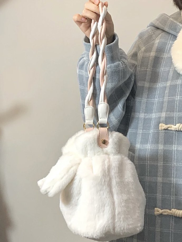 Tavşanlı çantaya bakın 🤭 Bundan alsam bebek gibi olur muyum?