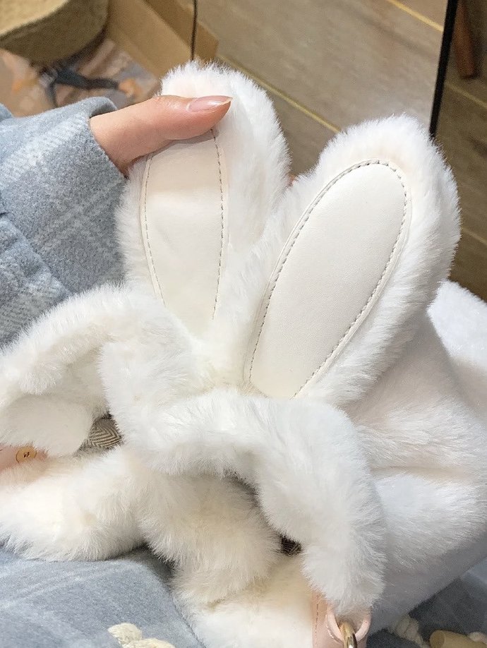 Tavşanlı çantaya bakın 🤭 Bundan alsam bebek gibi olur muyum?