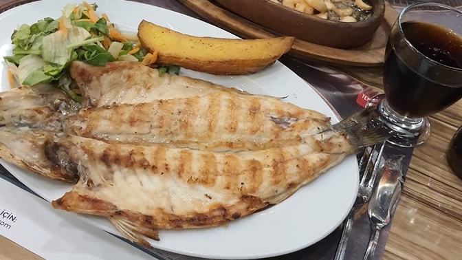 En son ne zaman balık yedin, balığı elle mi çatalla mı yersin?