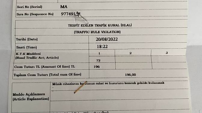 Arabada yüksek ses müzik dinleyen bir şoföre 190 TL ceza! Sizce yeterli bir ceza mı?