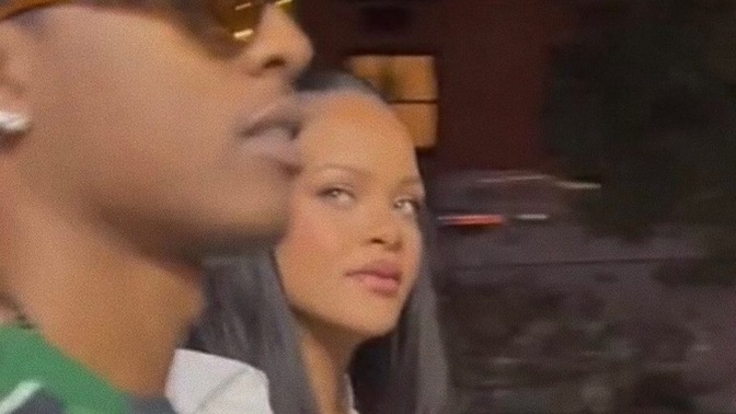 Rihanna'nın, ASAP Rocky'e baktığı gibi baktınız mı hiç birine?