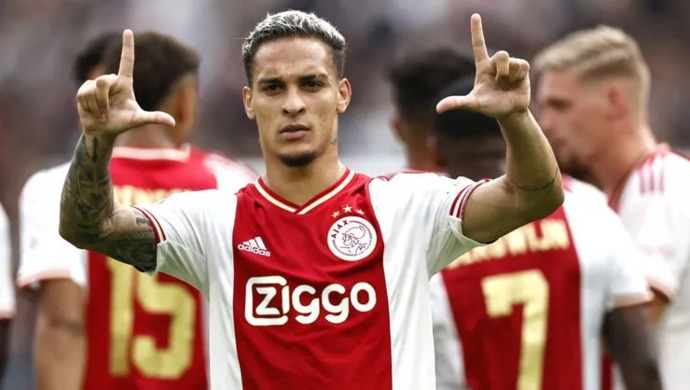Manchester United, 100 milyon Euroya Antonyyi transfer etti! Sizce iyi bir transfer mi?