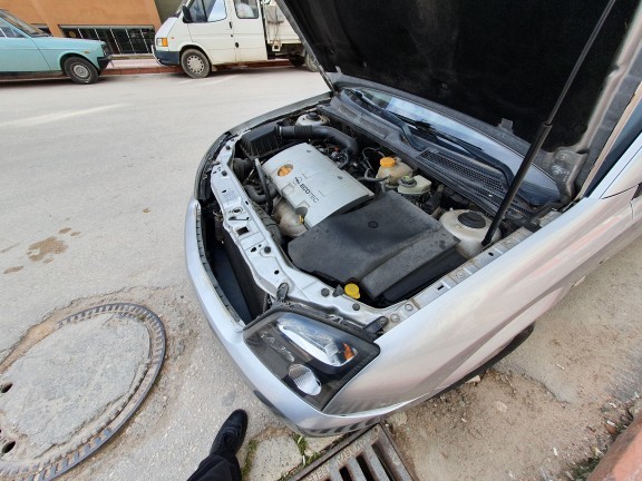 Elektrikli arabaların sessiz motor sesi mi, benzinli arabaların gürültülü motor sesi mi?